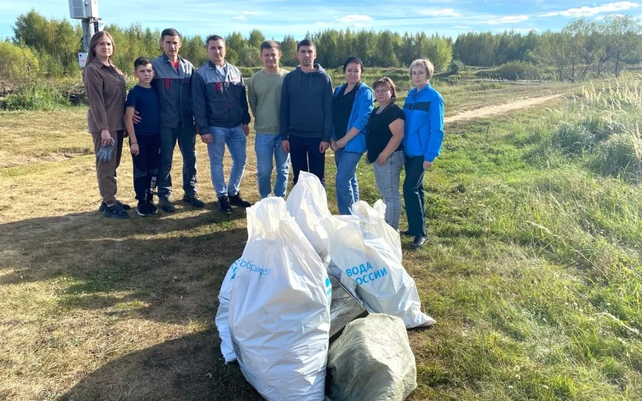 В рамках ежегодной экологической акции «Вода России» проведена уборка территории карьер «Маяковского»